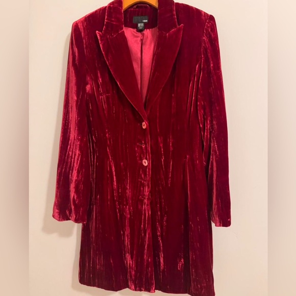 H & M Vintage 1992 Crushed Red Velvet Jacket . Rayon, Silk Blend. Lined.  Size 6 - Picture 2 of 8